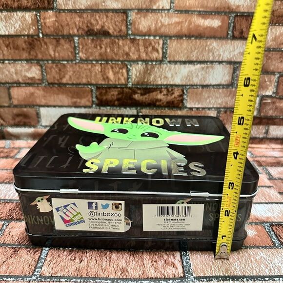 Star Wars Mandalorian The Child Yoda UNKNOWN SPECIES Box Tin - Picture 11 of 12